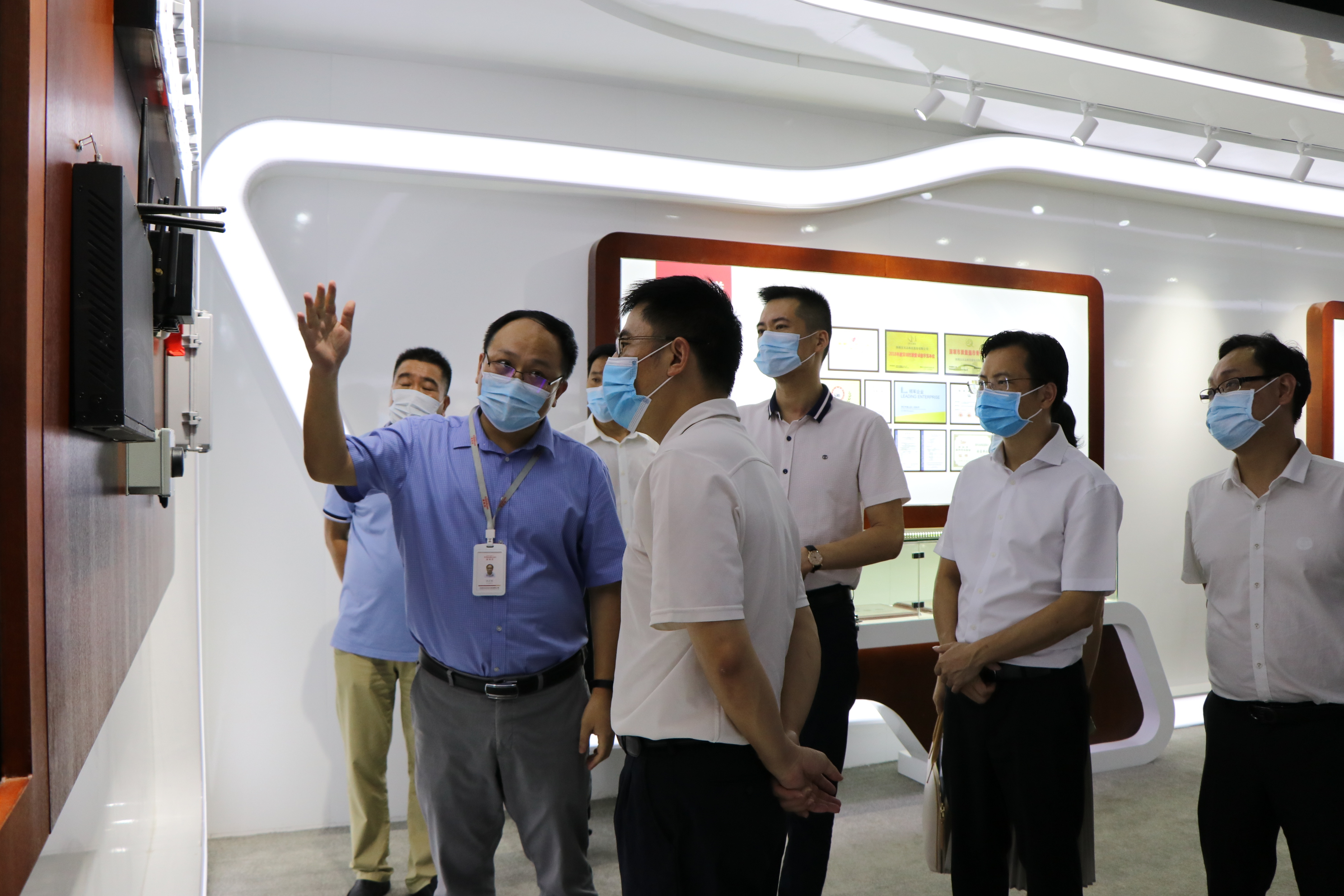 东莞市工业和信息化局詹志斌局长考察东莞赢彩吧859cc公司